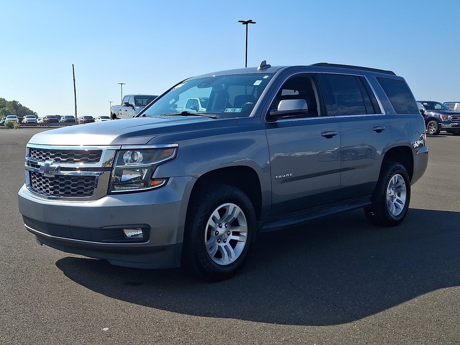 Used 2020 Chevrolet Tahoe LT w/ Luxury Package AWD/4WD image 3