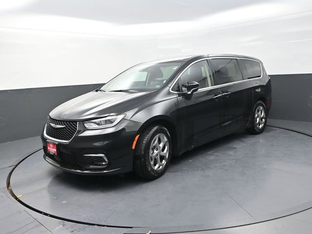 Used 2024 Chrysler Pacifica Limited image 4