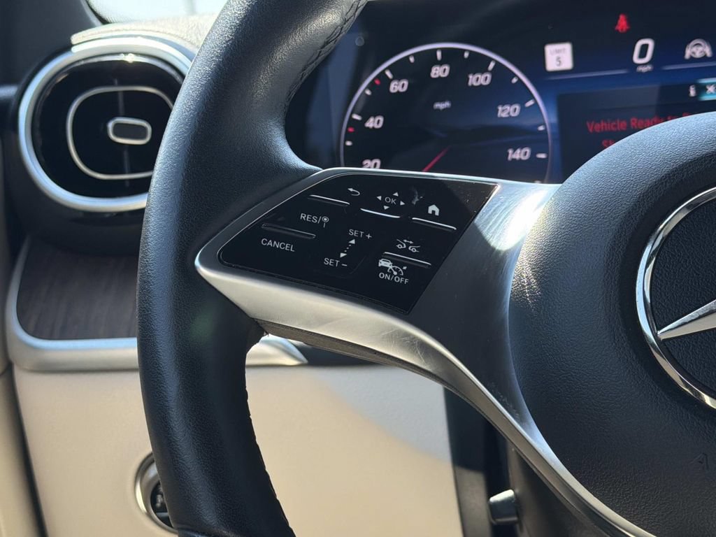 Used 2025 Mercedes-Benz GLC 350e 4MATIC image 12