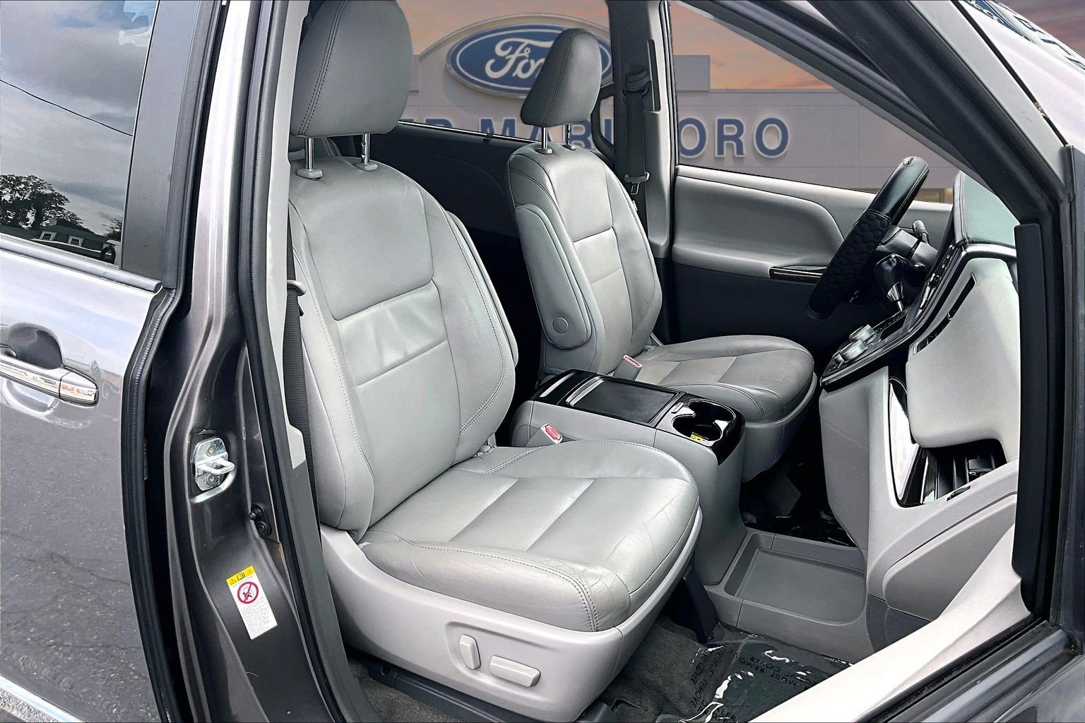 Used 2018 Toyota Sienna XLE w/ XLE Navigation Package FWD image 7