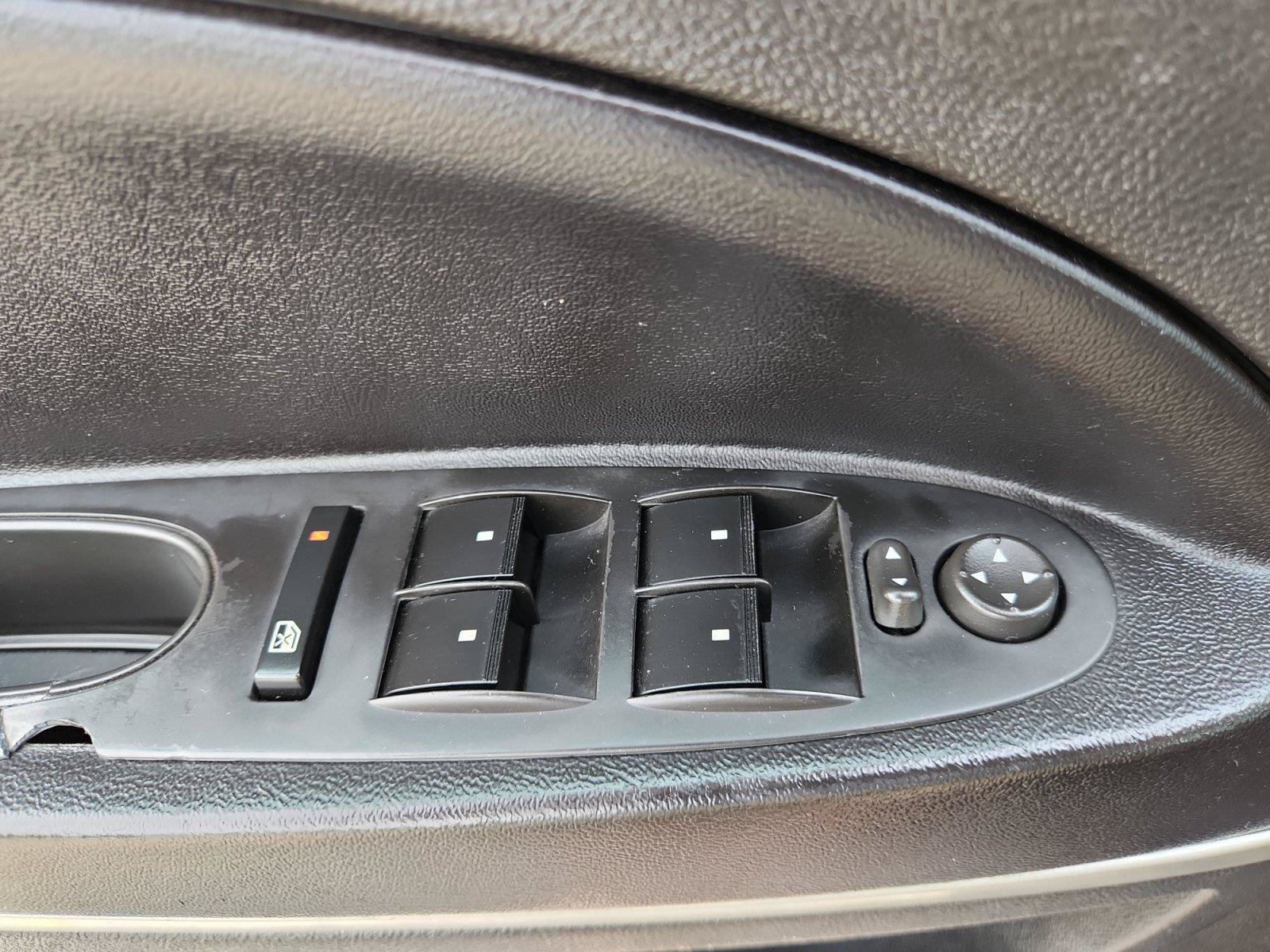 Used 2010 Chevrolet HHR LS FWD image 16