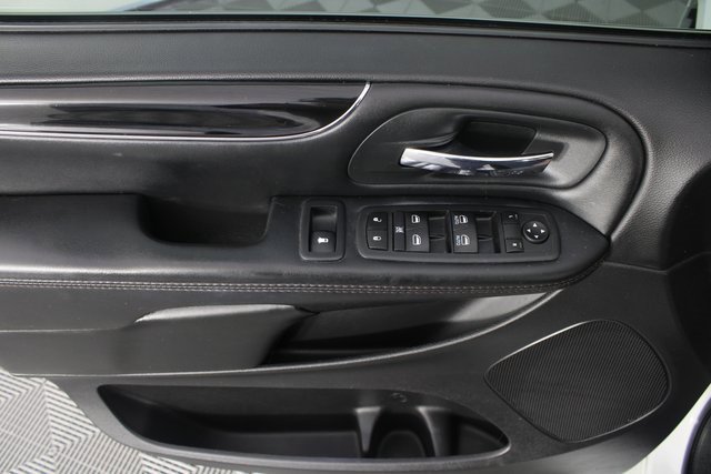 Used 2020 Dodge Grand Caravan SE image 12