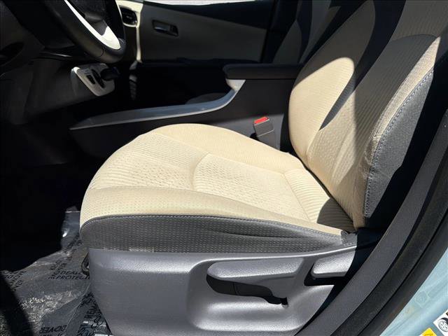 Used 2016 Toyota Prius Three w/ Advanced Technology Package FWD image 14