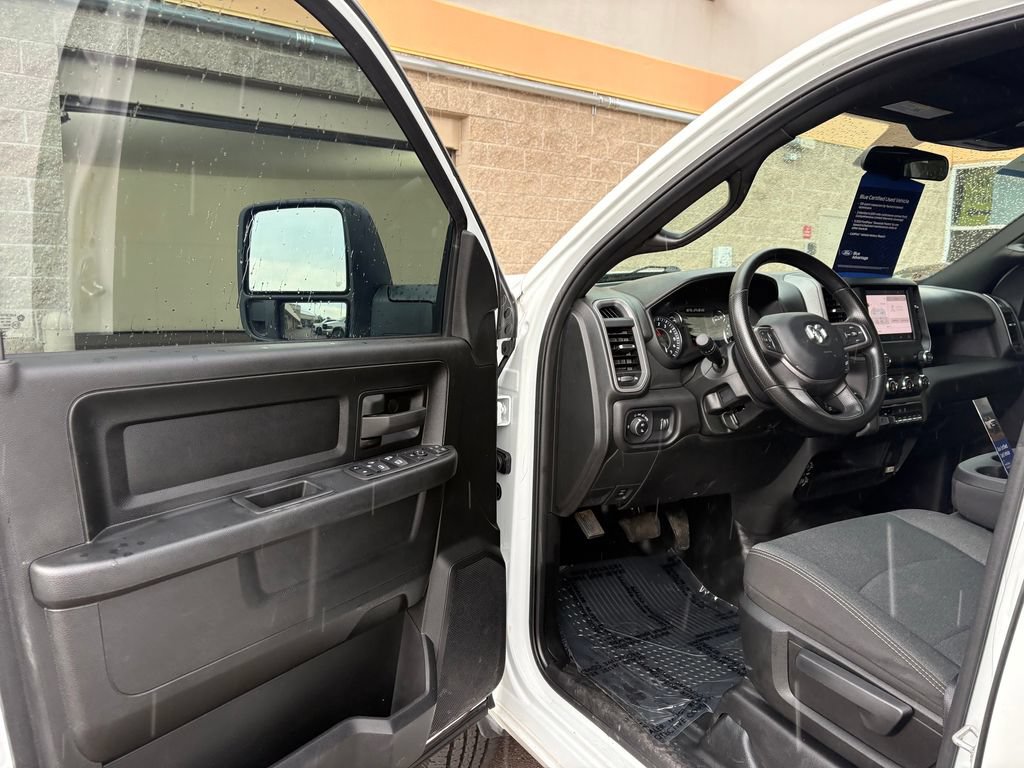 Used 2024 RAM 3500 Tradesman w/ Chrome Appearance Group AWD/4WD image 11