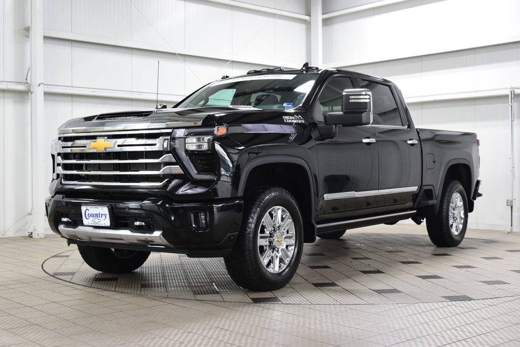 Used 2024 Chevrolet Silverado 2500 High Country w/ Technology Package AWD/4WD image 3