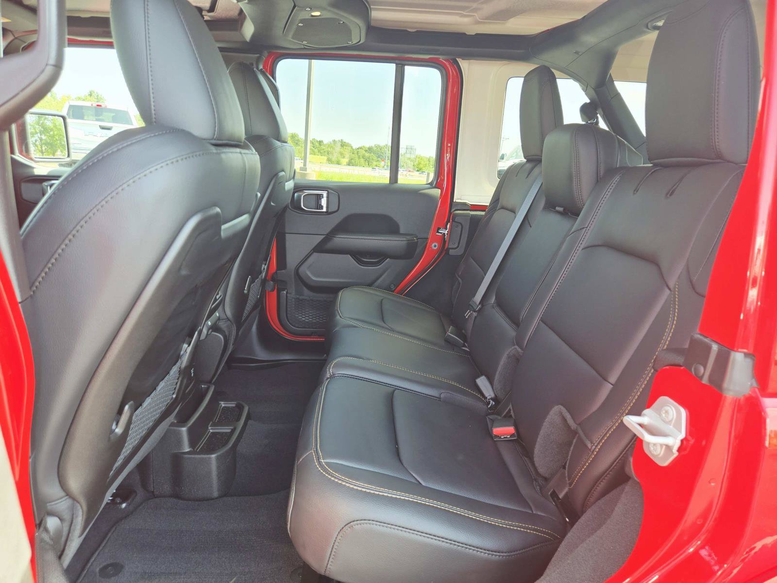 Used 2025 Jeep Wrangler Unlimited Sahara AWD/4WD image 13