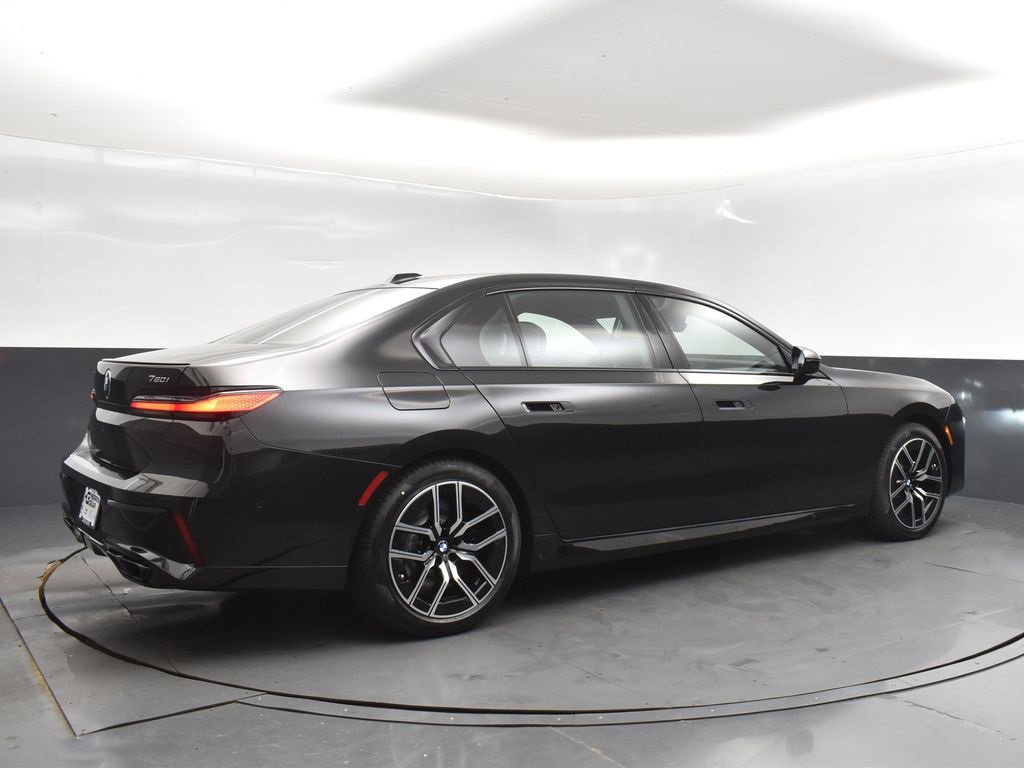 New 2026 BMW 760i xDrive w/ Executive Package image 7
