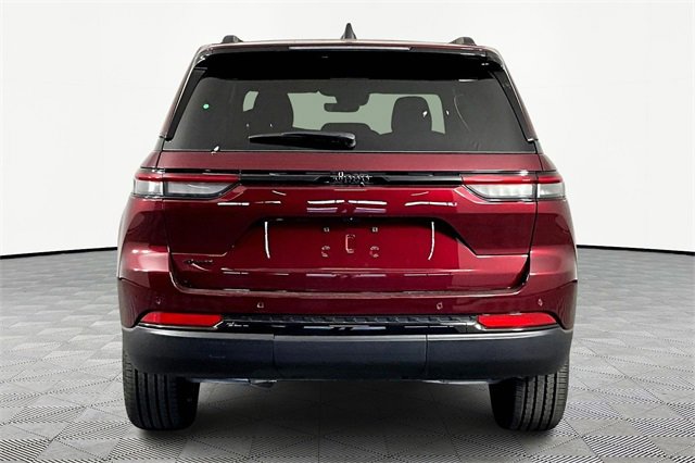 New 2025 Jeep Grand Cherokee Laredo image 5