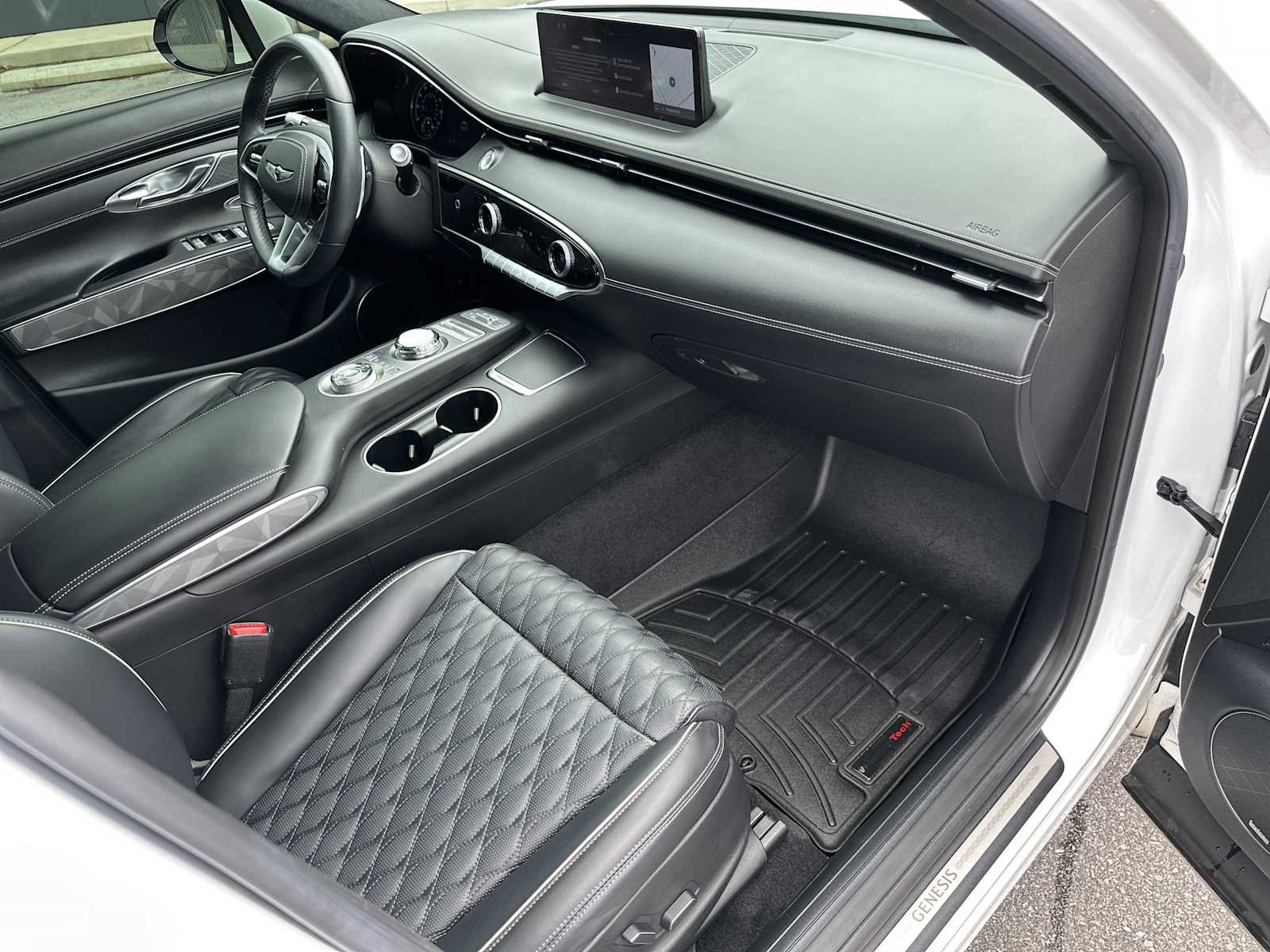 Used 2022 Genesis GV70 3.5T Sport w/ Sport Advanced Package AWD/4WD image 25