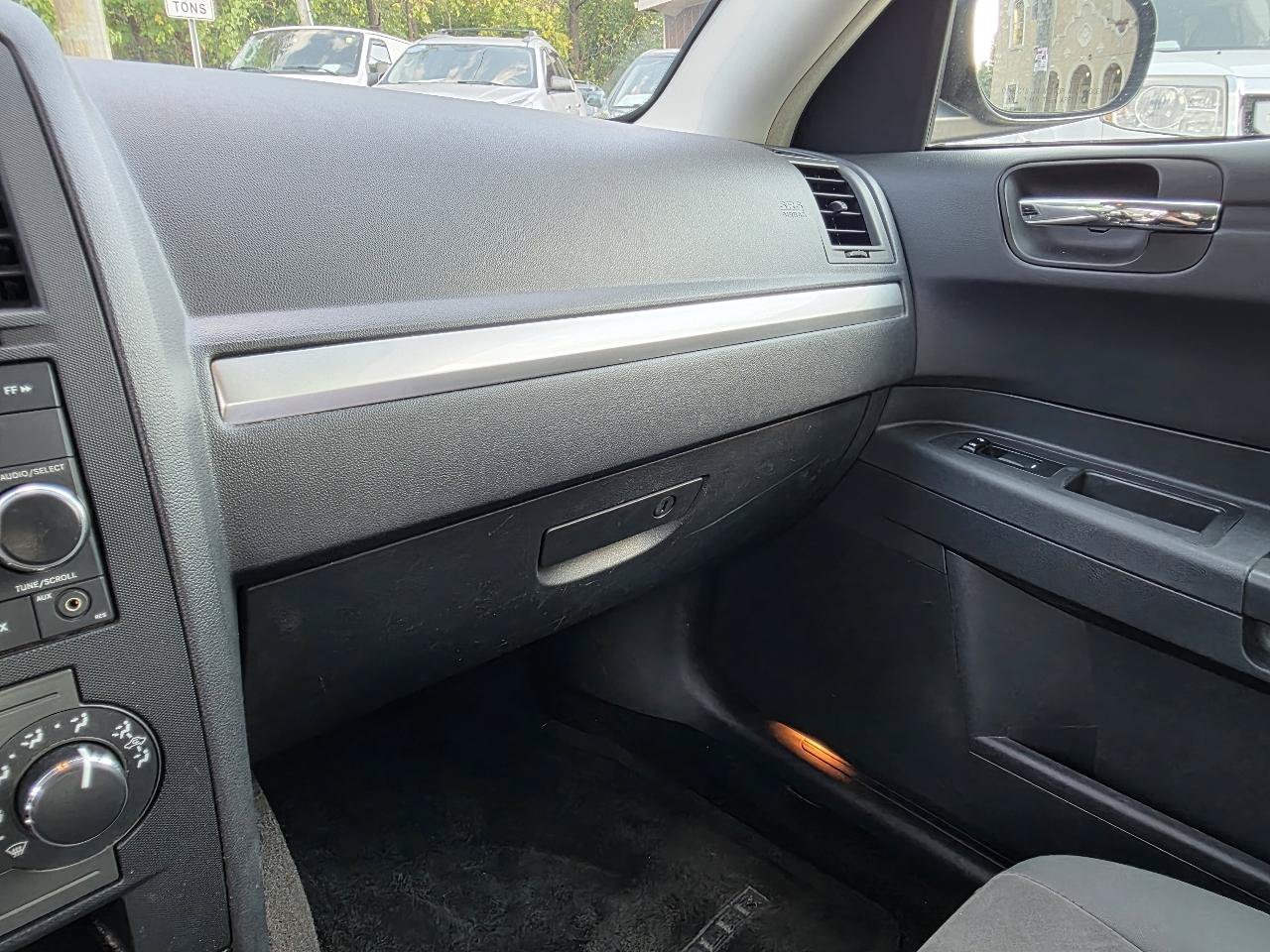 Used 2008 Chrysler 300 LX RWD image 20