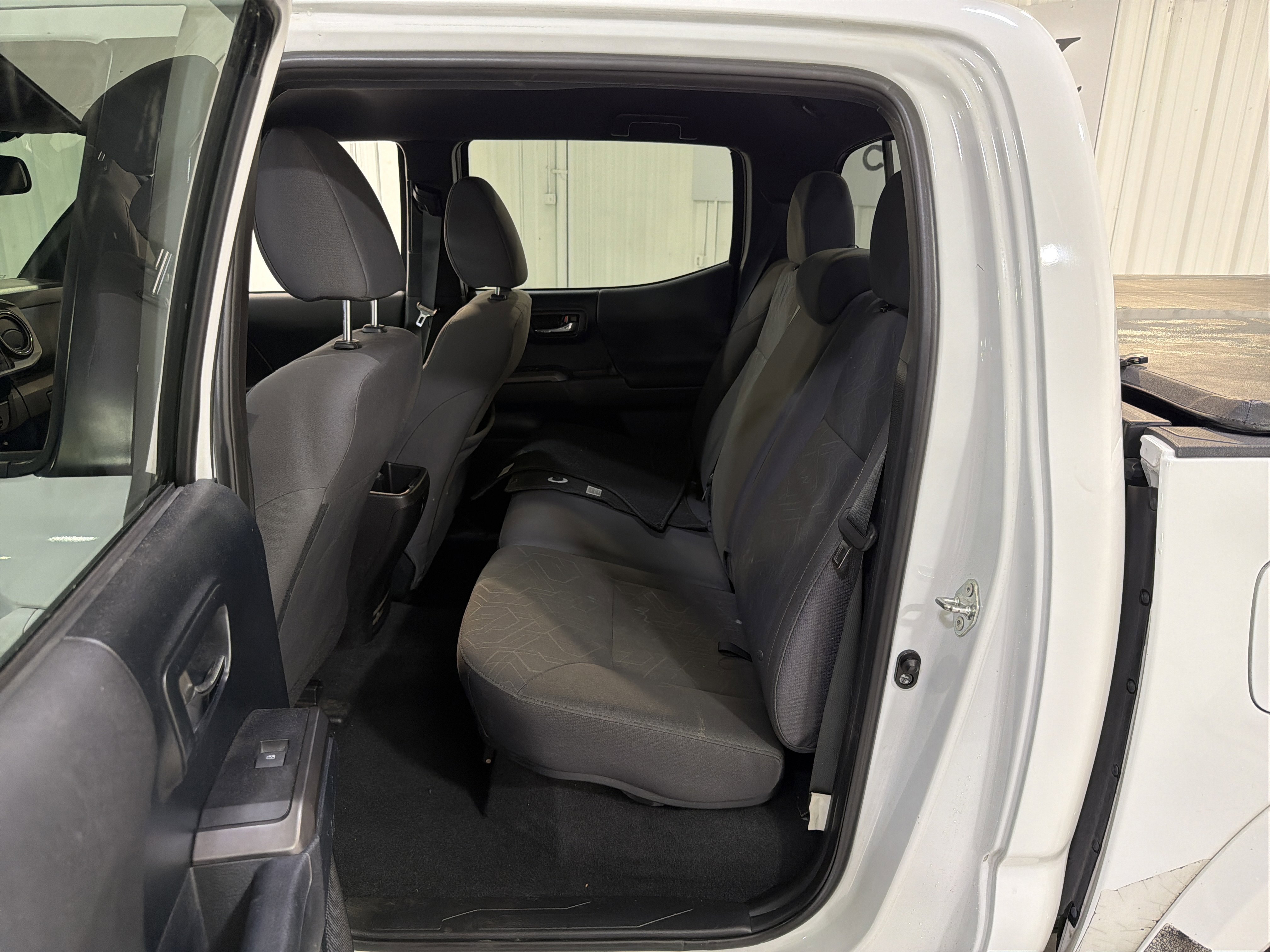 Used 2016 Toyota Tacoma TRD Sport w/ Towing Package image 11