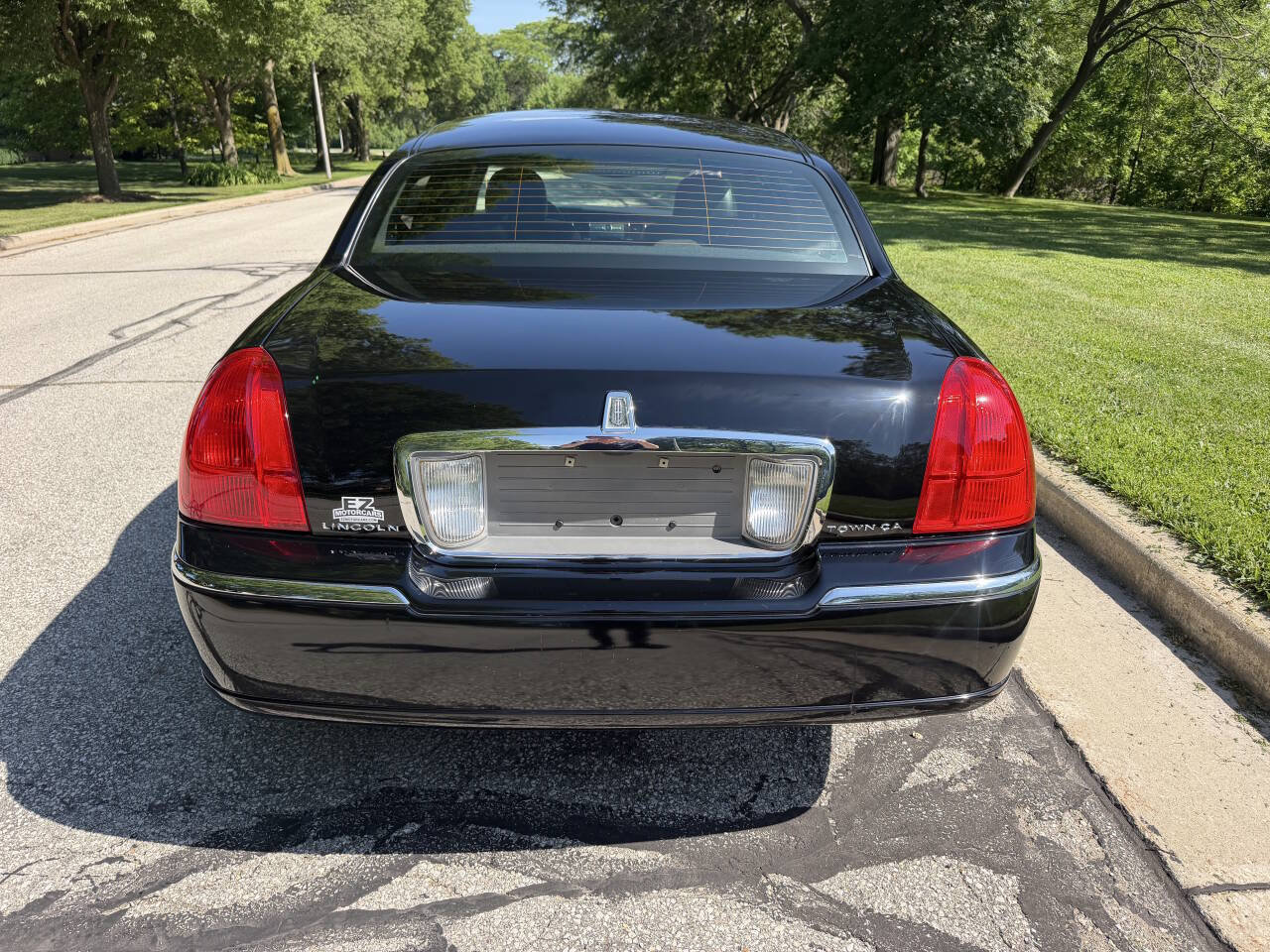 Used 2006 Lincoln Town Car Signature L RWD image 4