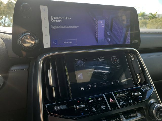 Used 2022 Lexus LX 600 4WD w/ Premium Package image 31