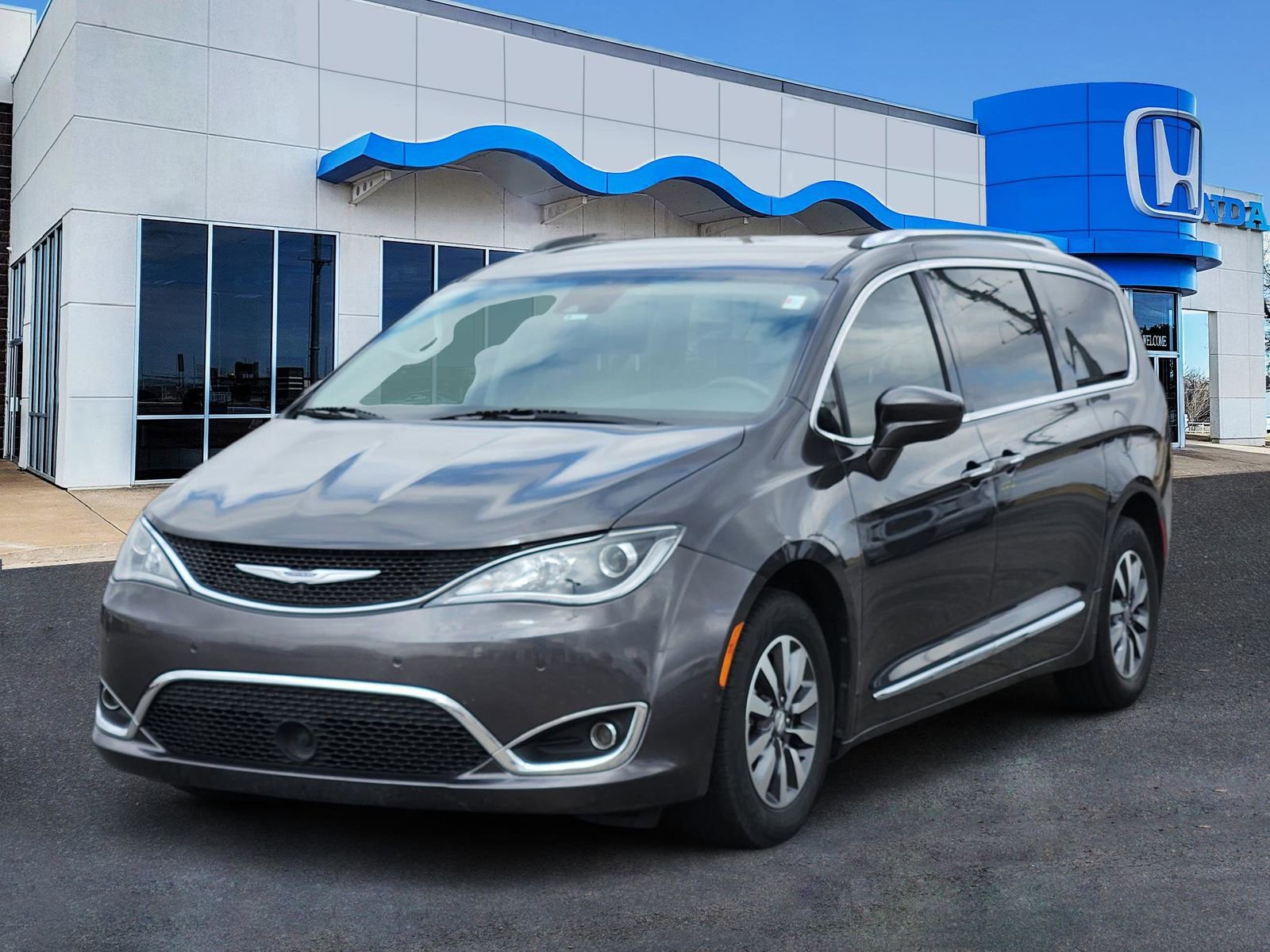 Used 2020 Chrysler Pacifica Touring-L Plus video 2