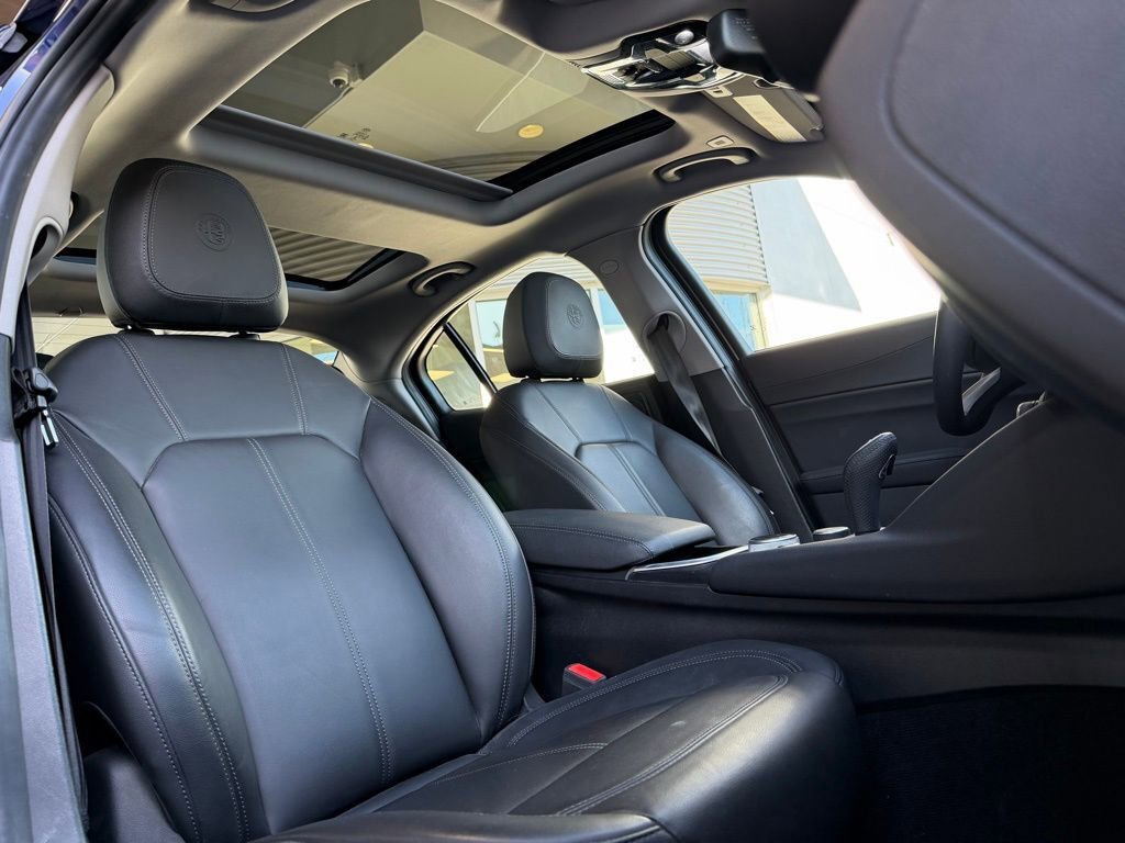 Used 2020 Alfa Romeo Giulia AWD w/ Quick Order Package 22J Sport image 10