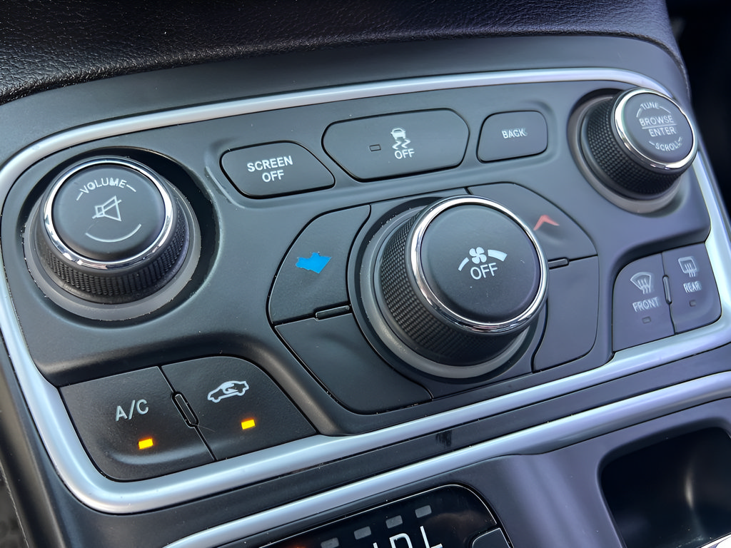Used 2017 Chrysler 200 Limited Platinum FWD image 47