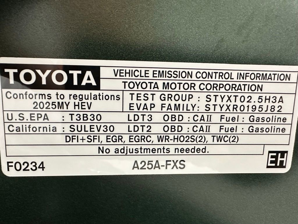 Used 2025 Toyota Sienna LE image 73