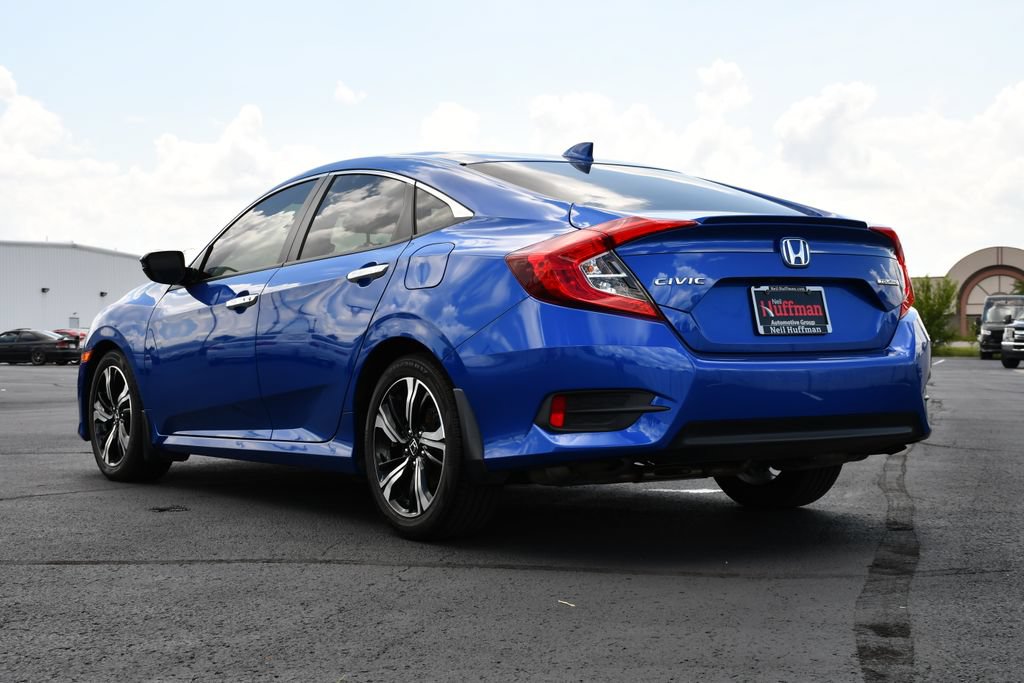Used 2018 Honda Civic Touring image 5