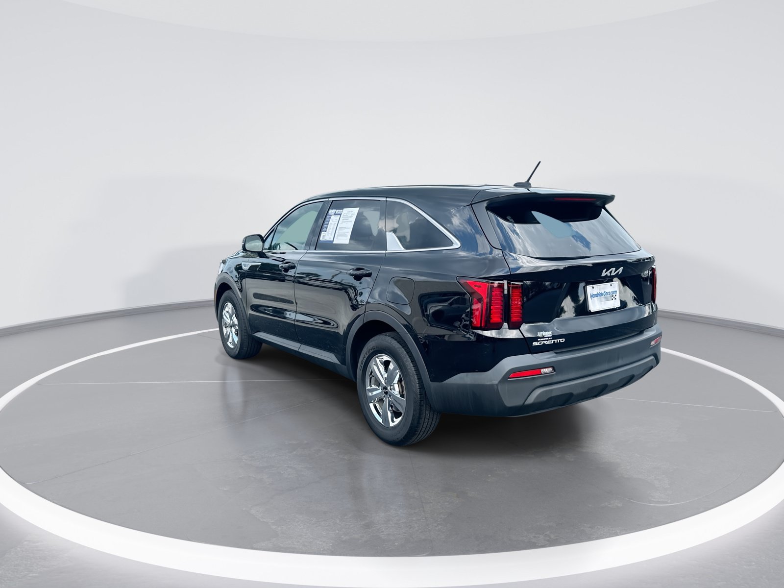 Used 2023 Kia Sorento LX FWD image 7