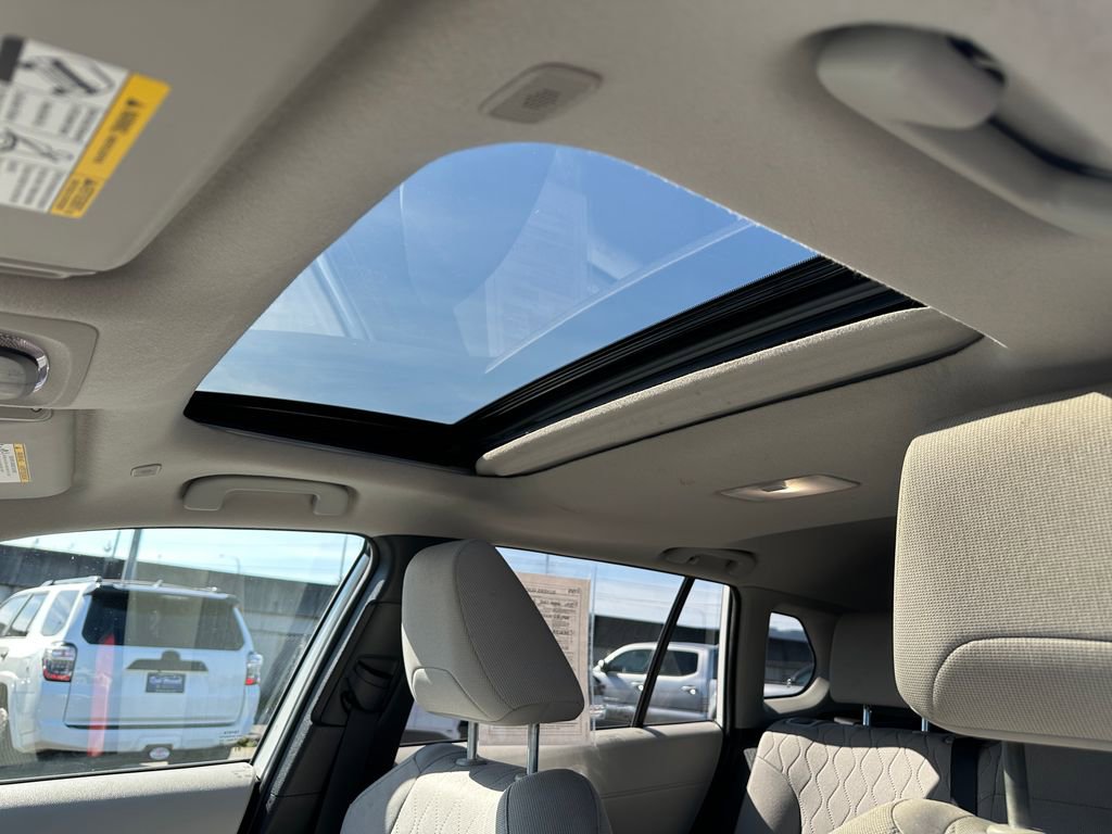 Used 2023 Toyota Corolla Cross LE w/ Moonroof Package image 22