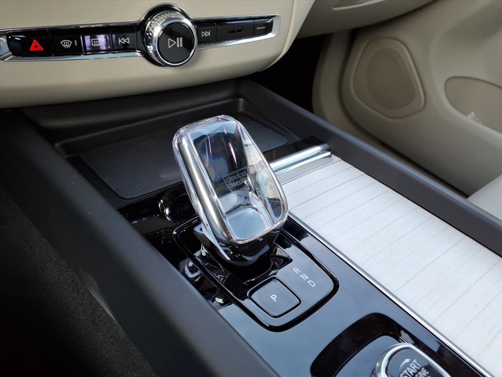 New 2026 Volvo XC60 B5 Ultra w/ Protection Package Premier image 21