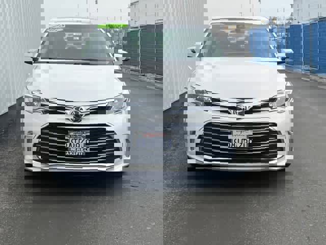 Used 2018 Toyota Avalon XLE Premium image 2