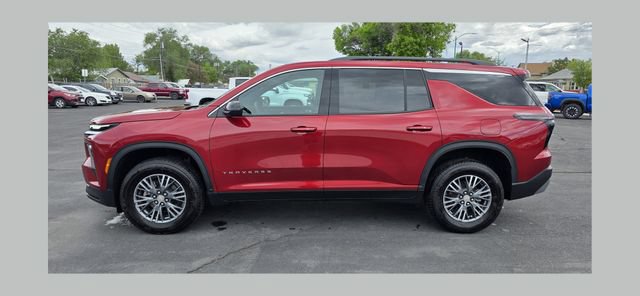 Used 2025 Chevrolet Traverse LT FWD image 1