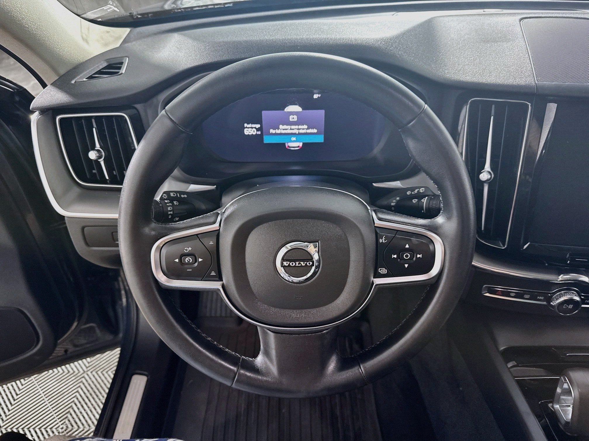Used 2024 Volvo XC60 B5 Core w/ Protection Package Premier AWD/4WD image 15