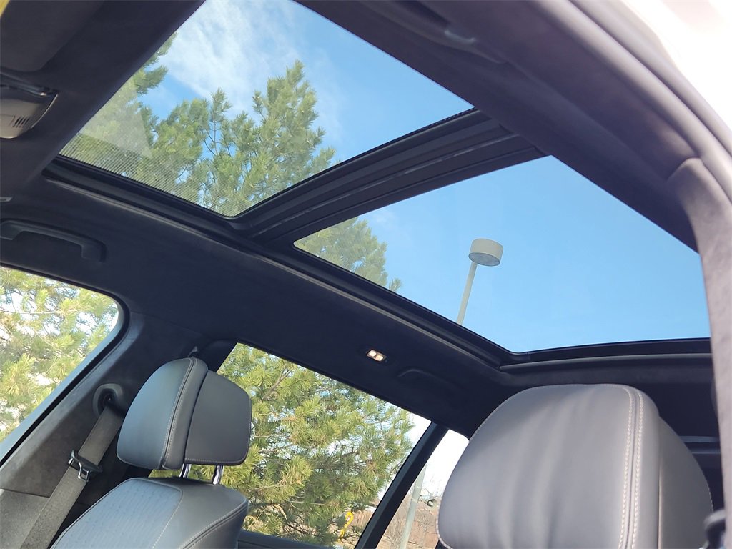 Used 2021 BMW X7 M50i image 34