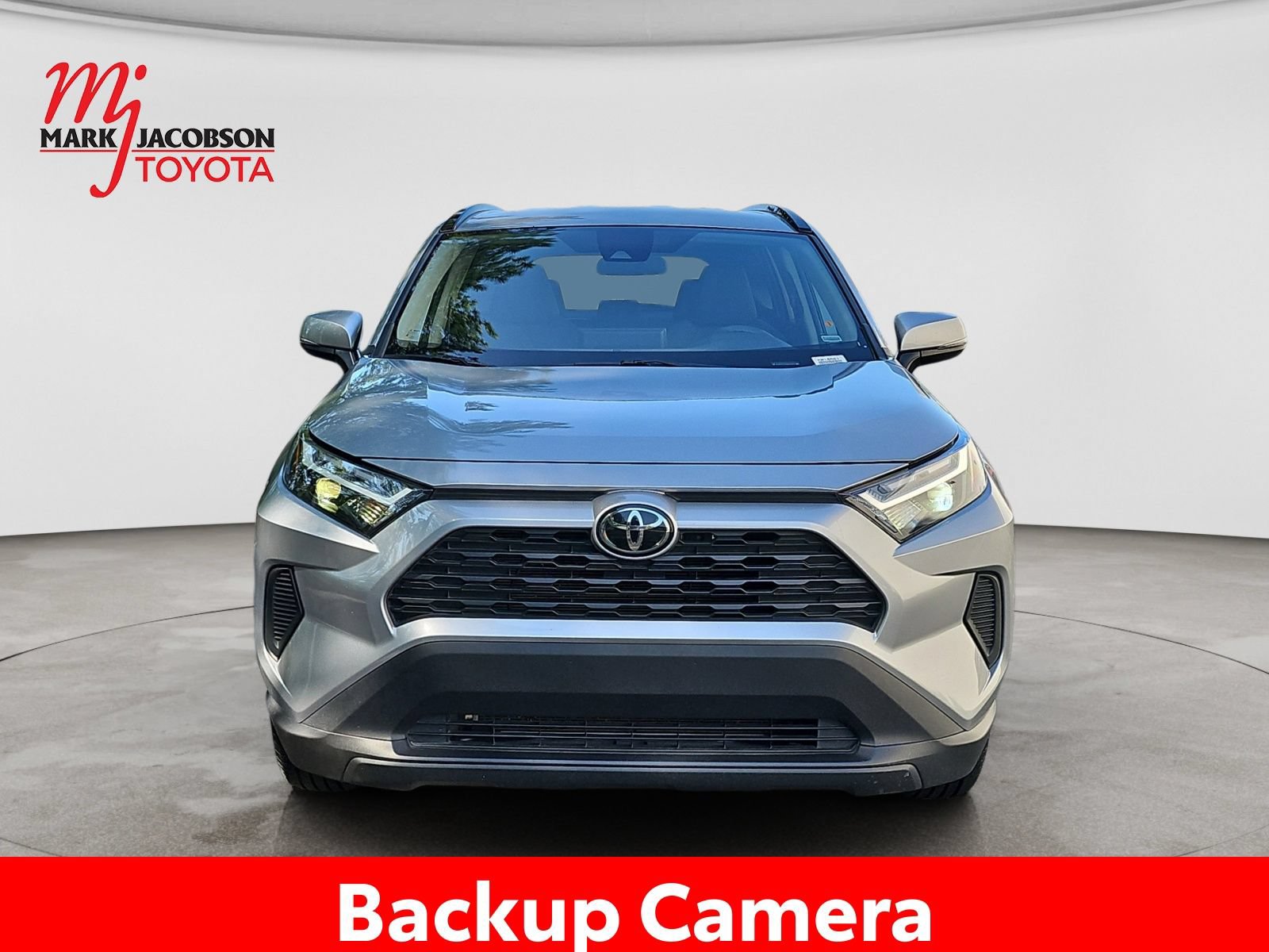 Used 2024 Toyota RAV4 XLE FWD image 3