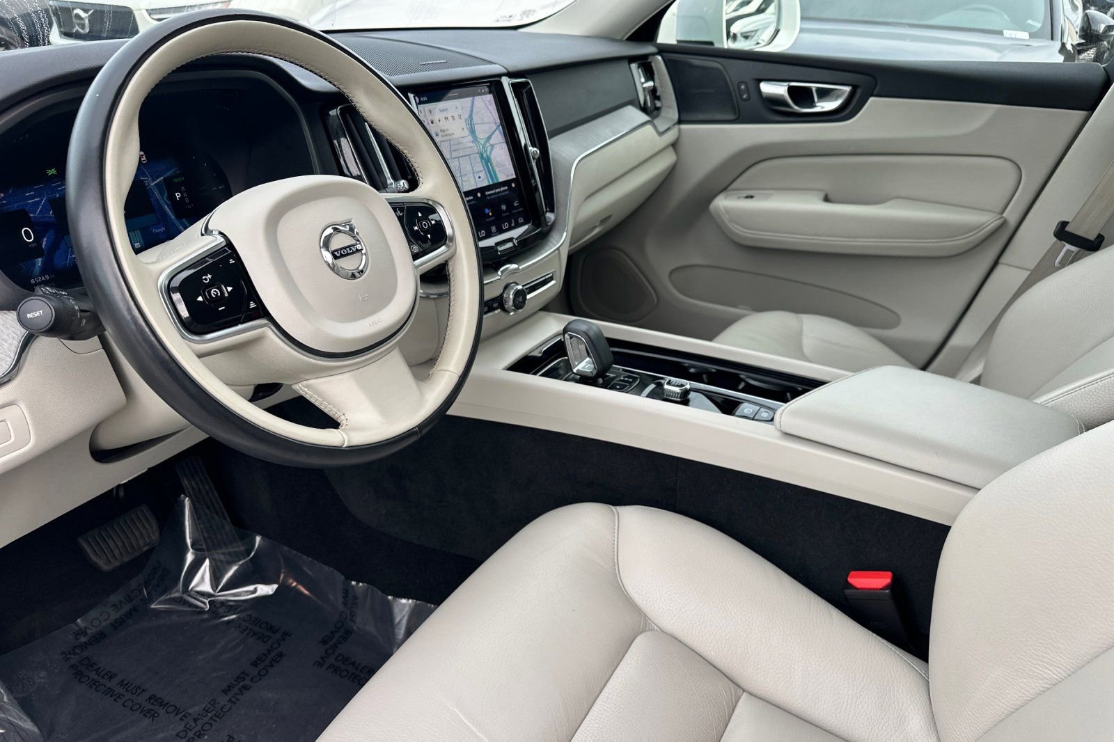 Used 2023 Volvo XC60 T8 Plus image 13