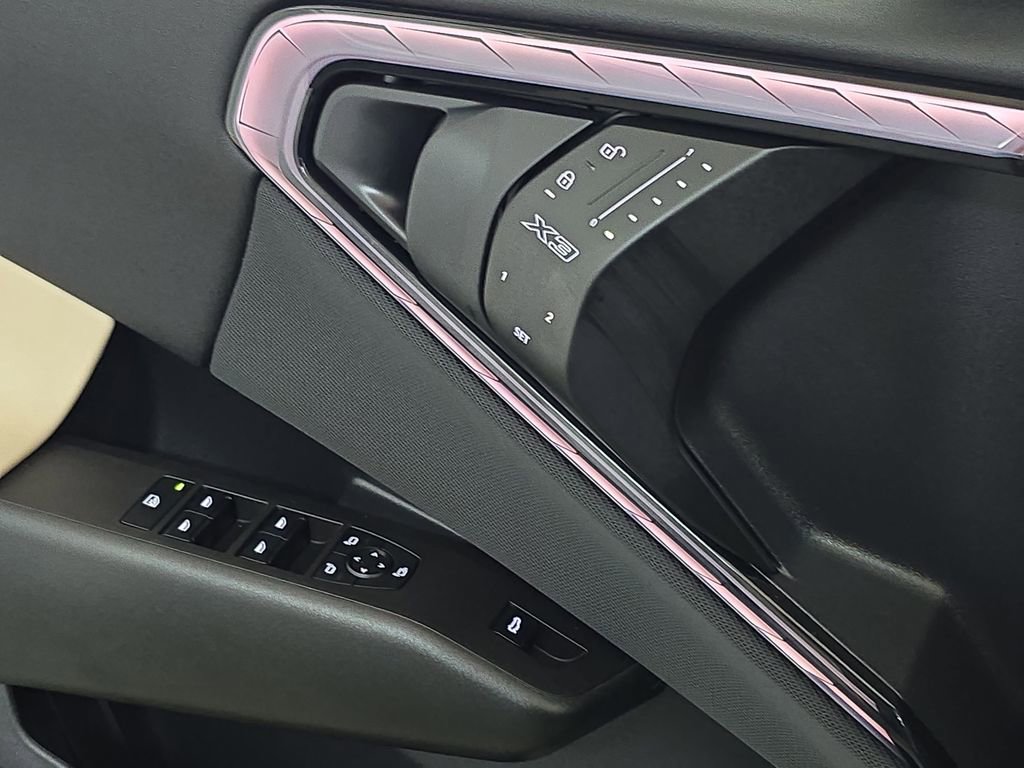 Used 2025 BMW X3 xDrive30i w/ Convenience Package image 29