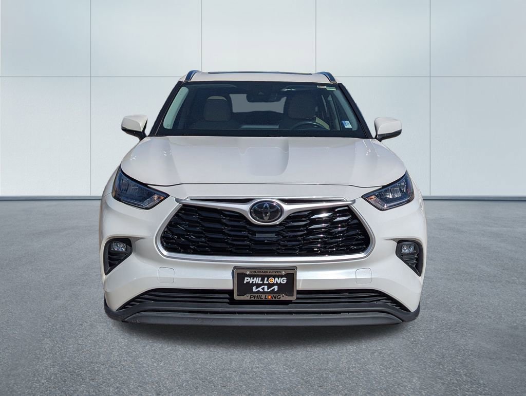 Used 2020 Toyota Highlander XLE image 2