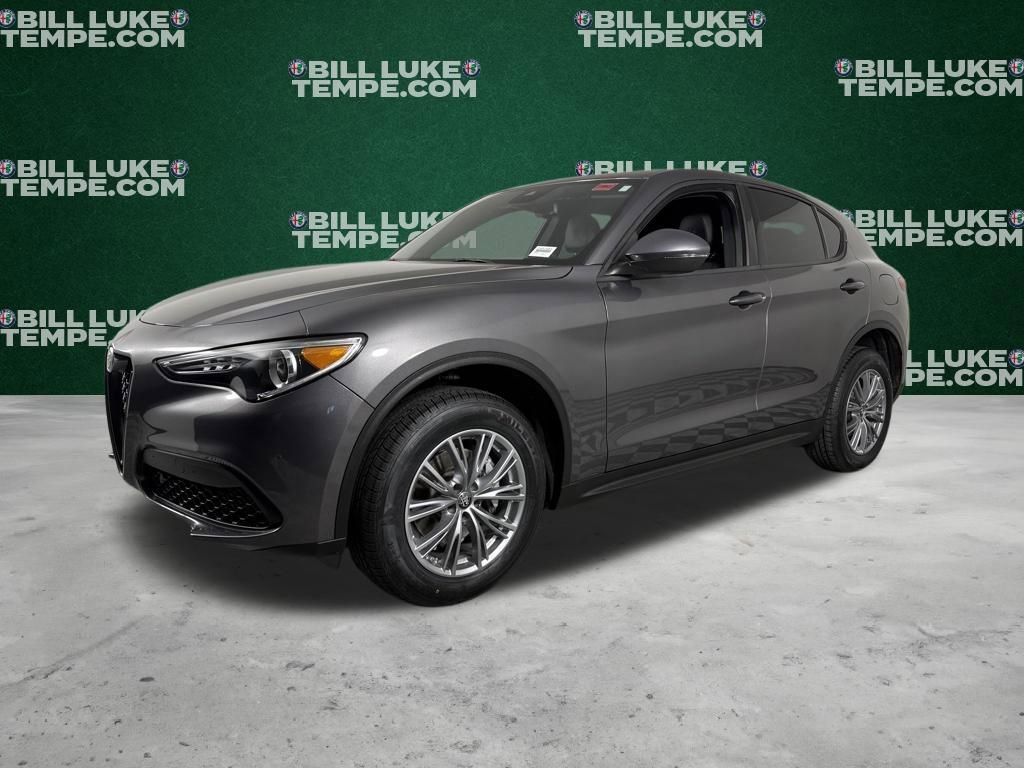 Used 2023 Alfa Romeo Stelvio Sprint image 9