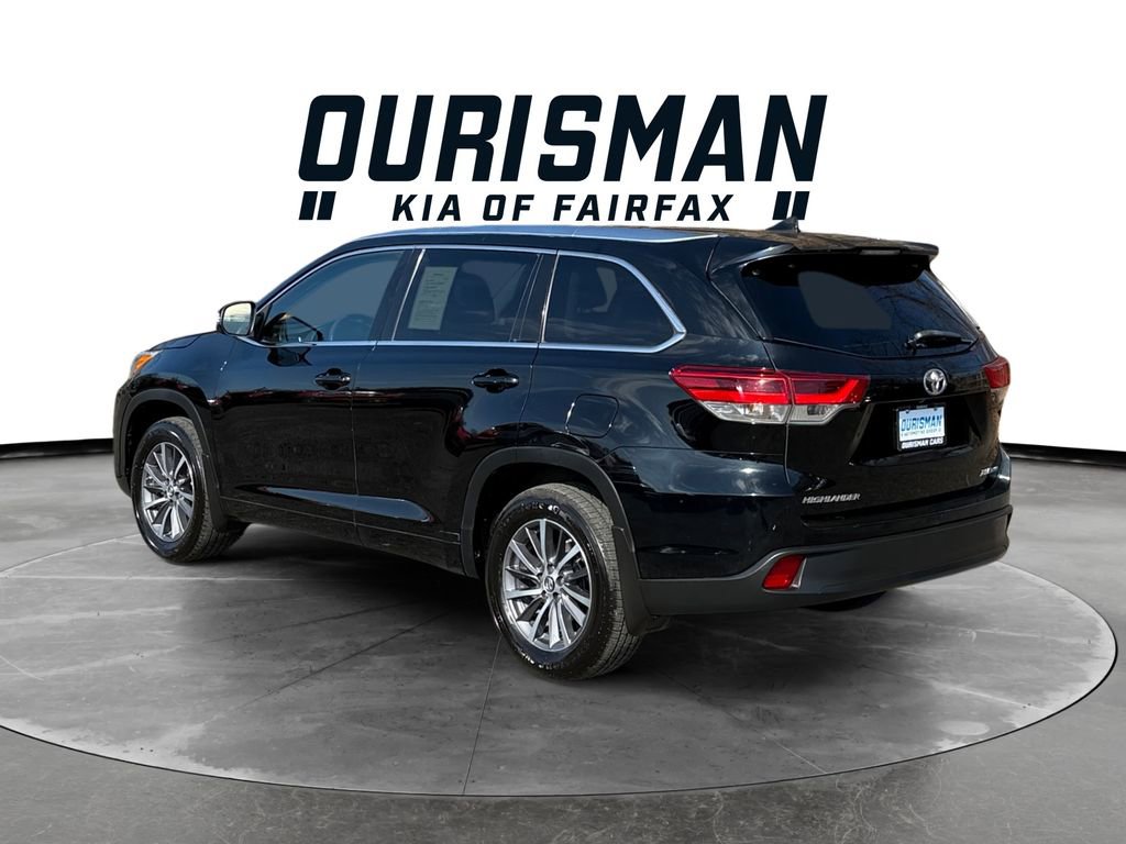 Used 2017 Toyota Highlander XLE w/ Carpet Mat Package image 4