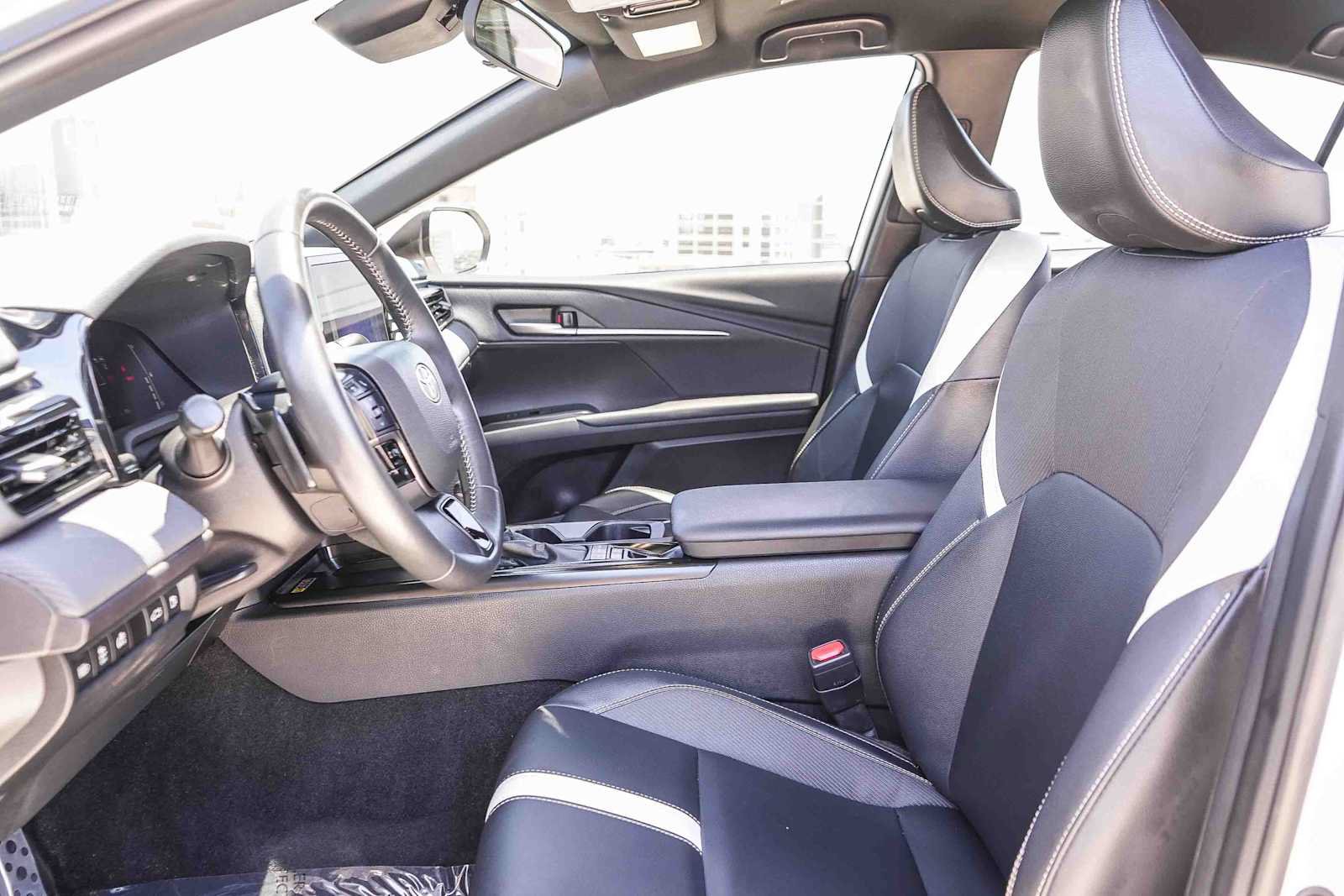 Used 2025 Toyota Camry SE FWD image 18