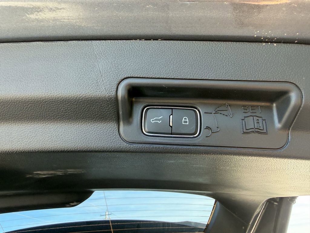 Used 2025 Ford Explorer ST-Line w/ ST-Line Street Pack image 17