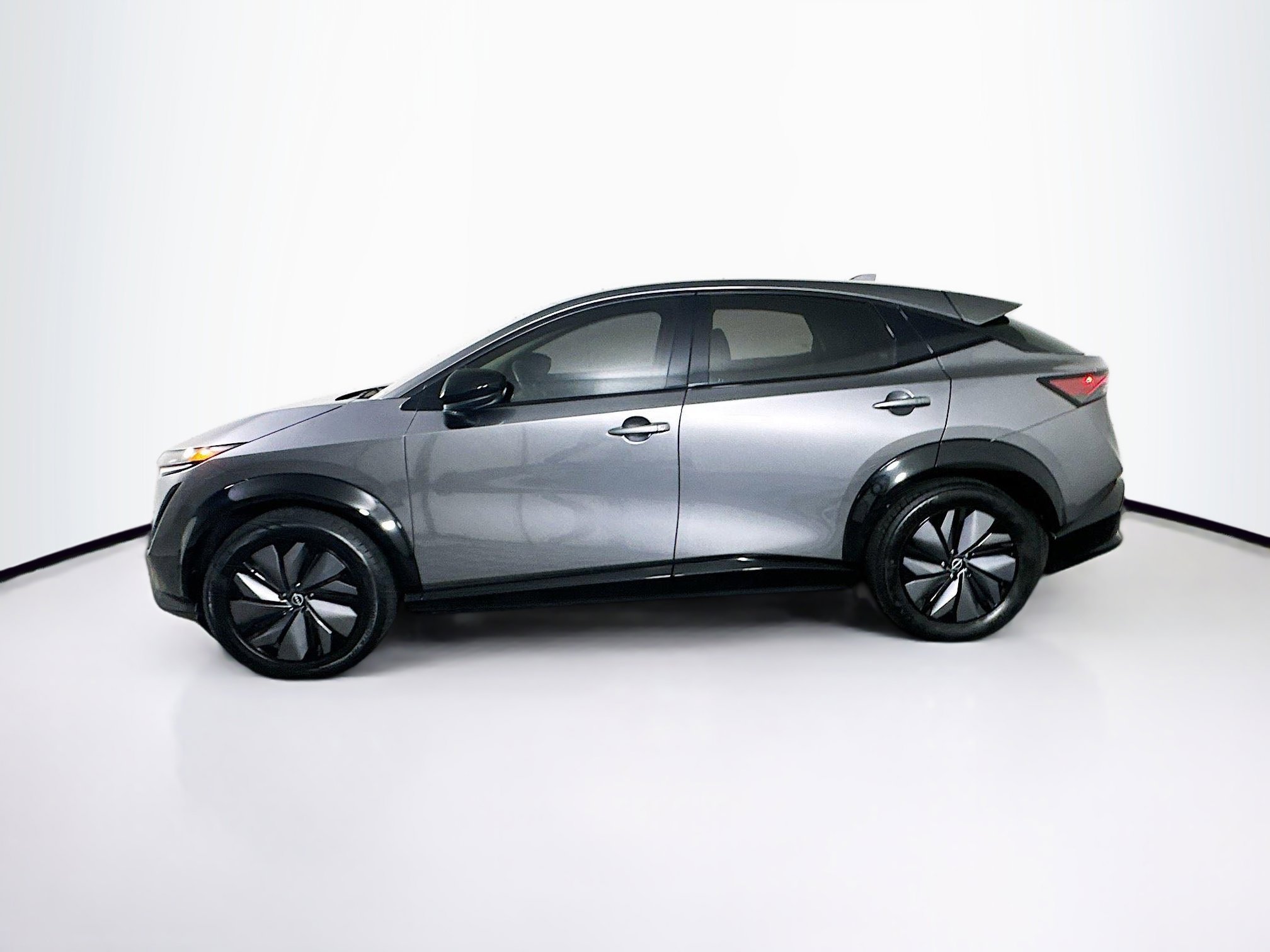 Used 2023 Nissan Ariya AWD image 4