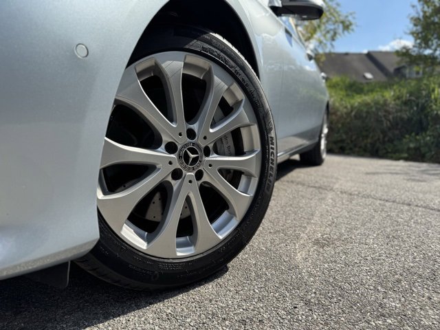 Used 2018 Mercedes-Benz E 400 4MATIC Wagon image 2