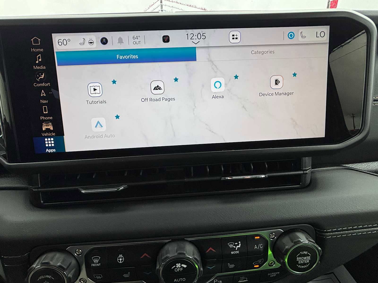 Used 2025 Jeep Wrangler Sahara image 39