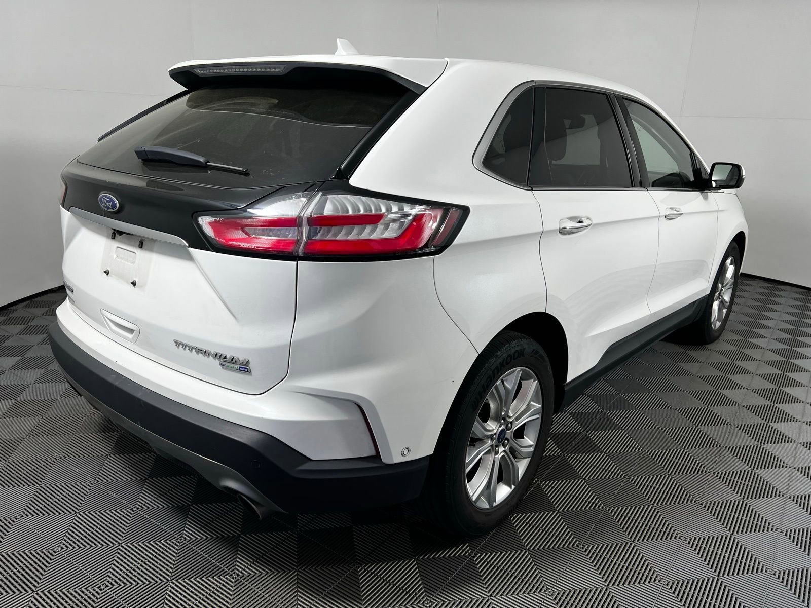 Used 2020 Ford Edge Titanium w/ Equipment Group 301A image 5