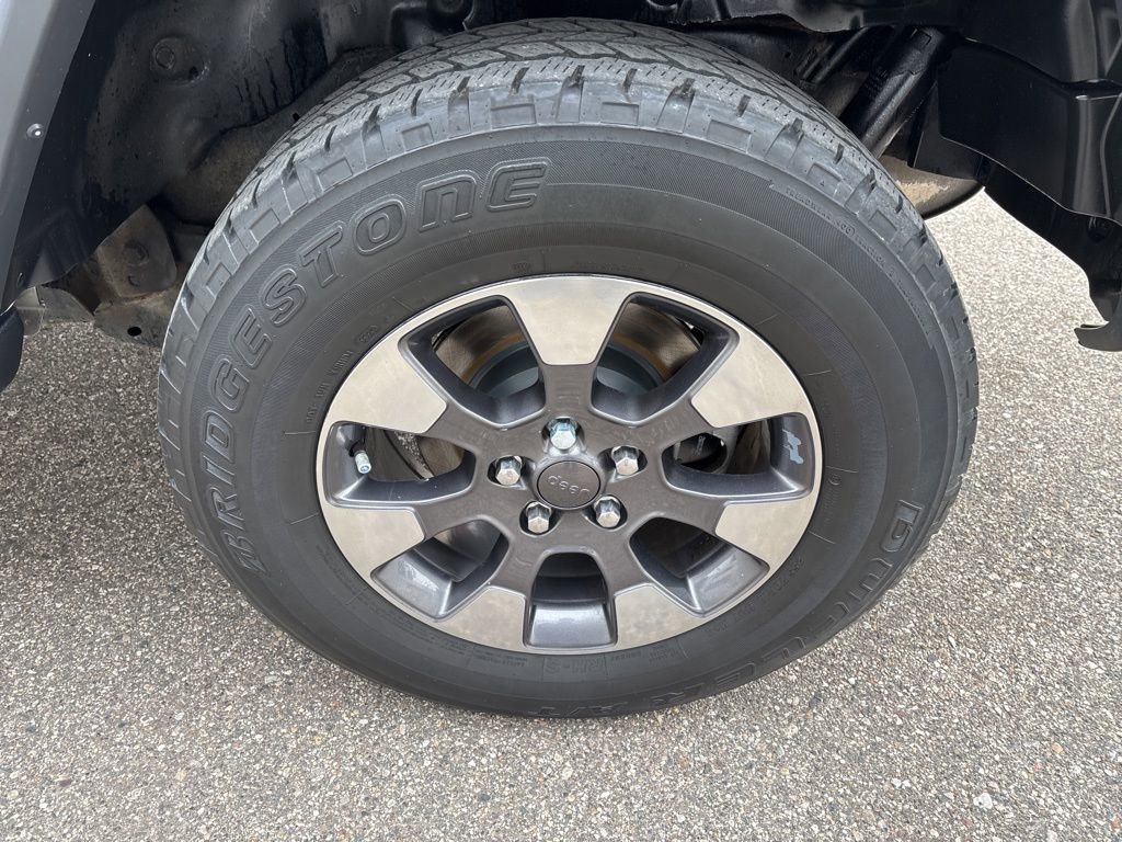 Used 2018 Jeep Wrangler Unlimited Sahara w/ Uconnect 4C Nav & Sound Group image 9