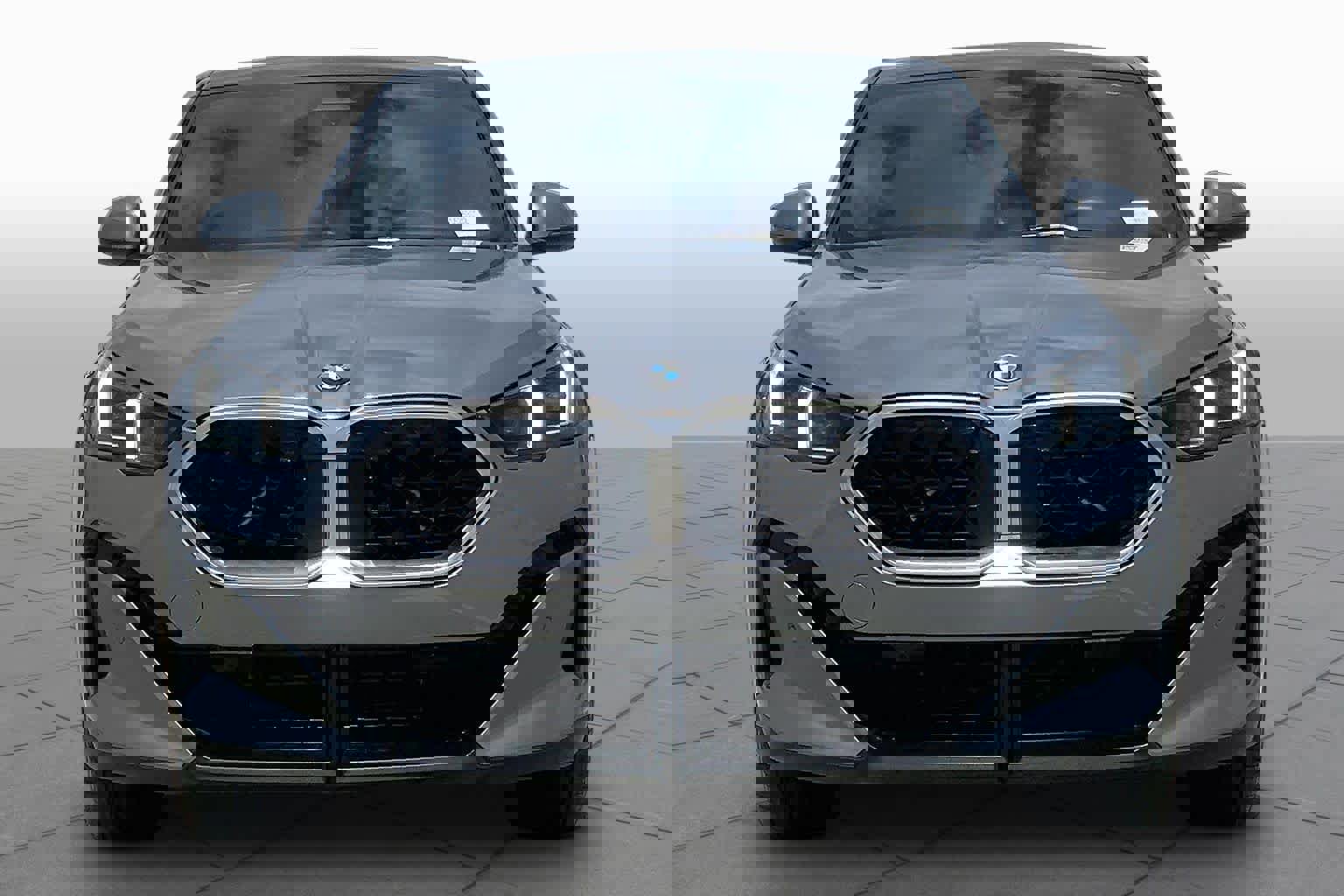 Used 2025 BMW X2 xDrive28i AWD/4WD image 3