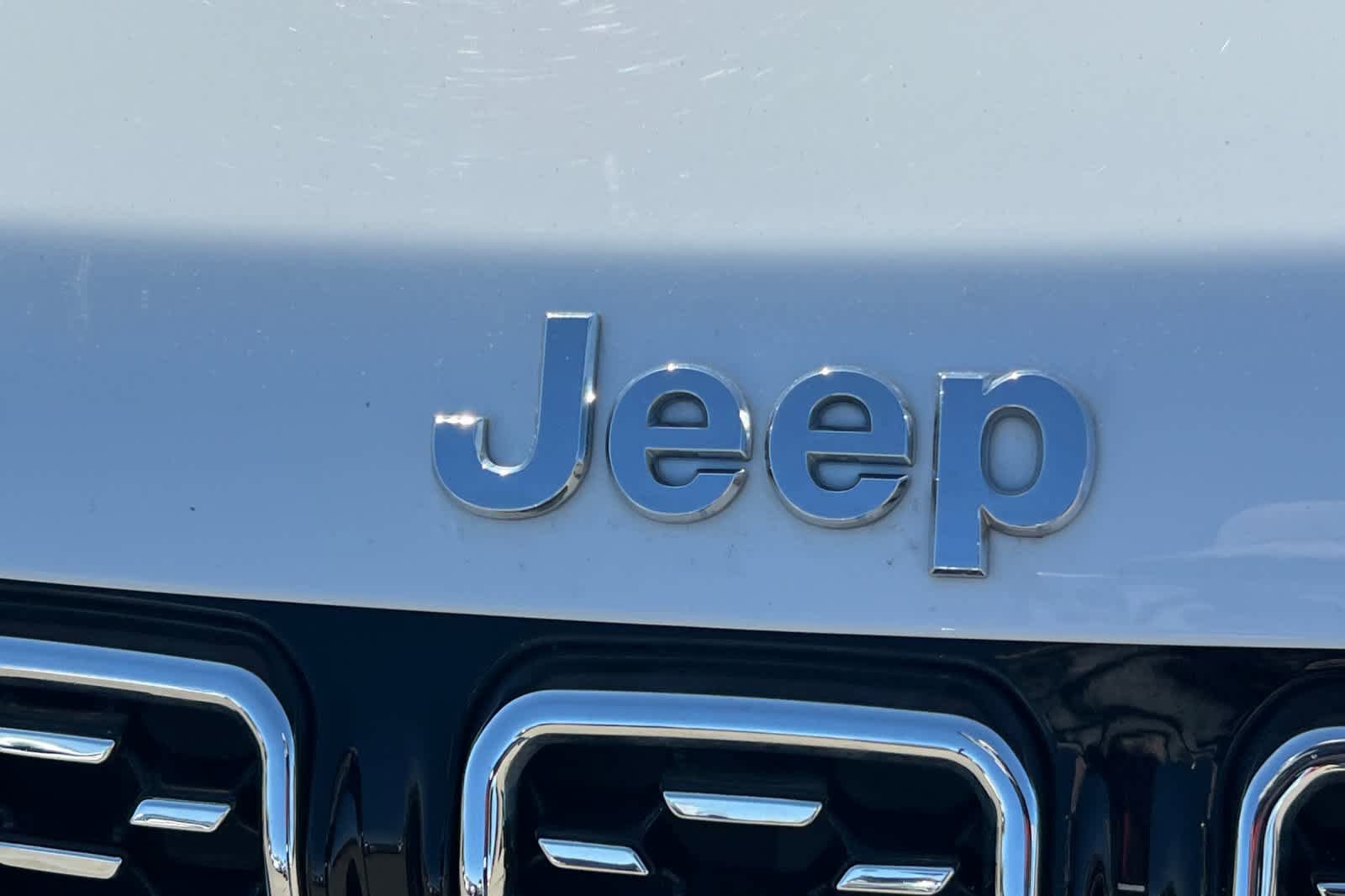 Used 2025 Jeep Compass Limited image 13