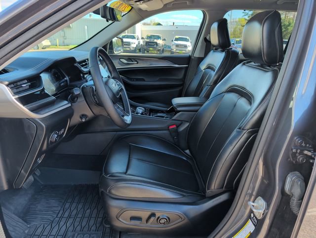 Used 2023 Jeep Grand Cherokee L Limited w/ Luxury Tech Group II AWD/4WD image 11