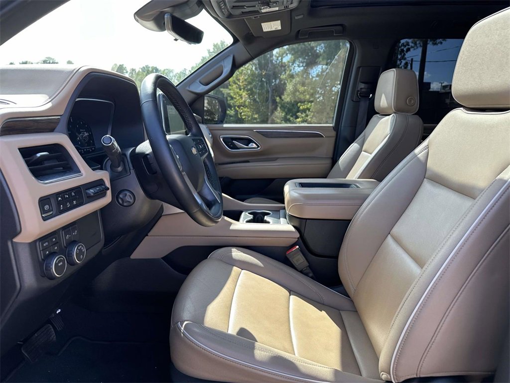 Used 2023 Chevrolet Suburban Premier w/ Premium Package 2 image 21