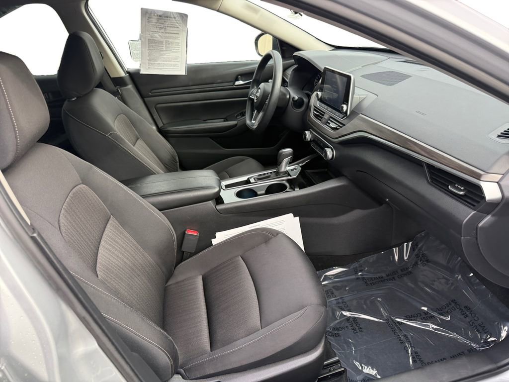 Used 2024 Nissan Altima 2.5 SV image 17