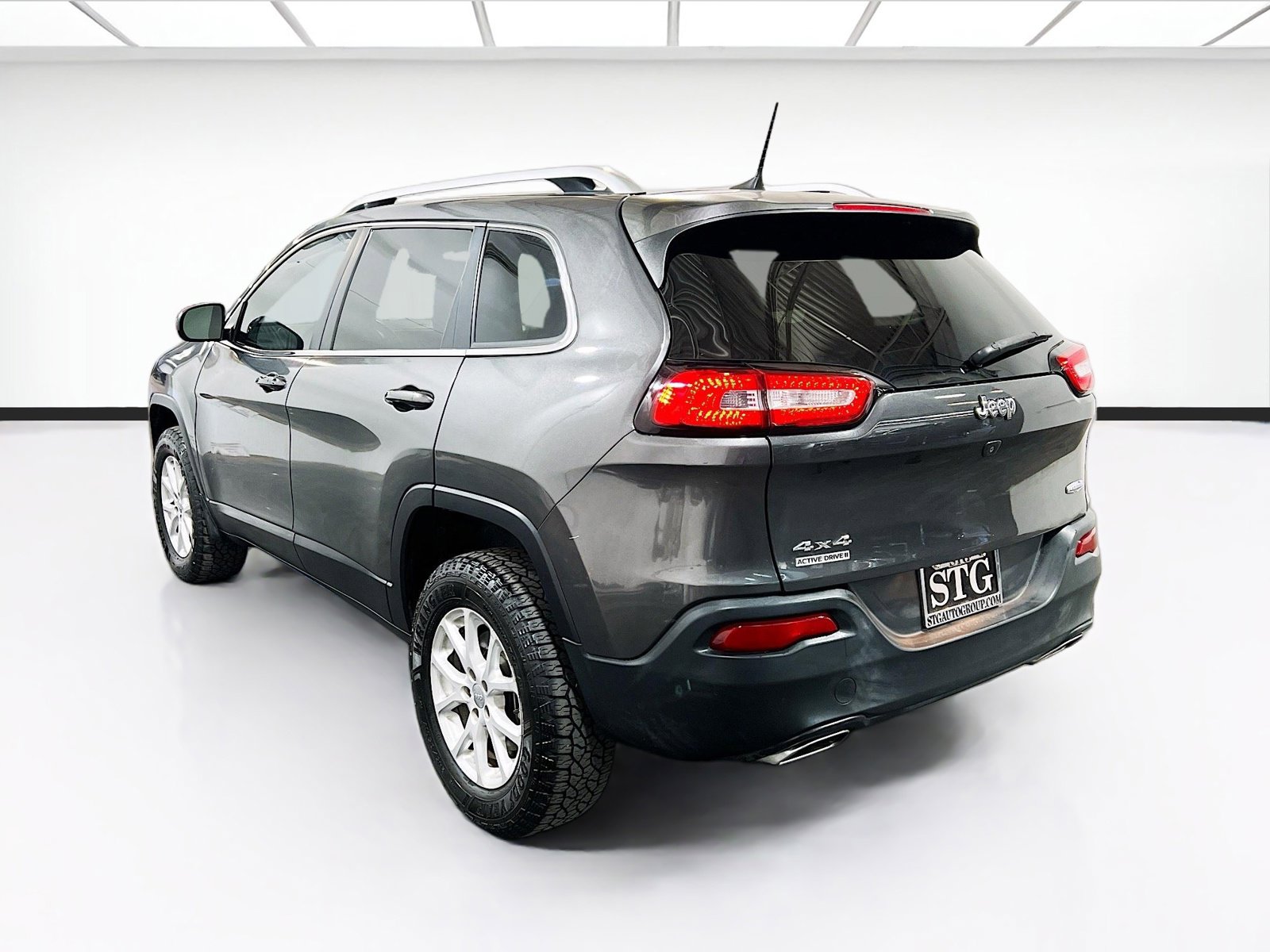 Used 2017 Jeep Cherokee Latitude w/ Comfort/Convenience Group AWD/4WD image 6