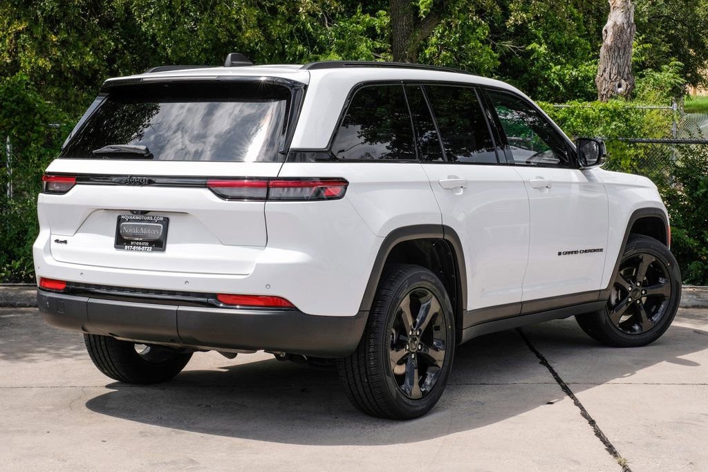 Used 2023 Jeep Grand Cherokee Altitude image 15