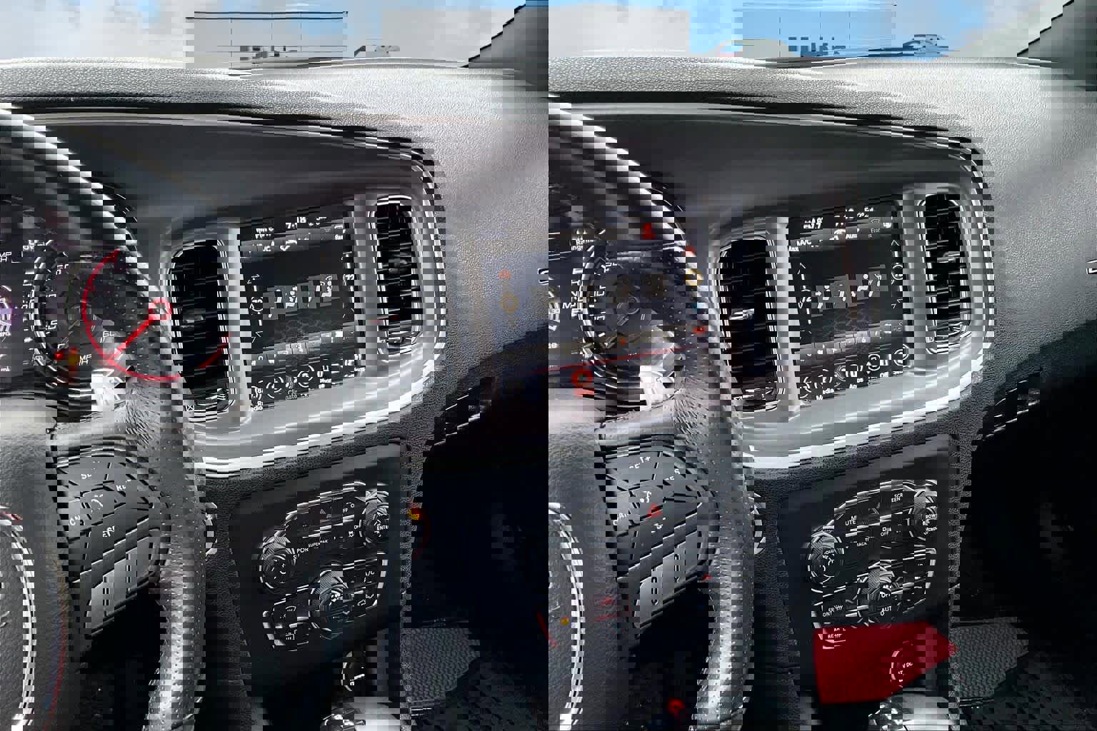 Used 2019 Dodge Charger R/T image 16